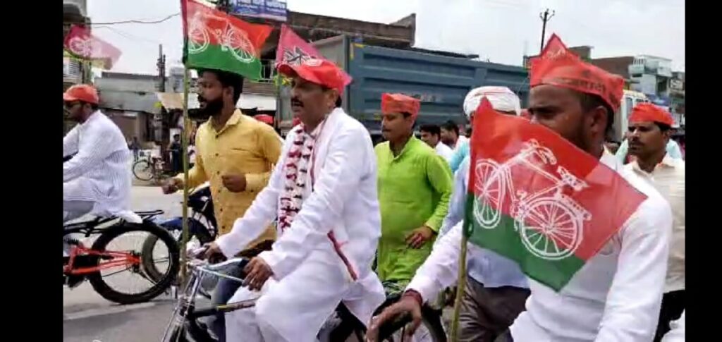 गोंडा 05 अगस्त *पूर्व मंत्री योगेश प्रताप सिंह के नेतृत्व में निकाली गई साइकिल रैली*