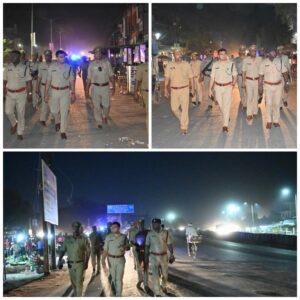 औरैया 30 अप्रैल *कानून व्यवस्था को लेकर एसपी ने पुलिस बल के साथ किया पैदल गस्त*