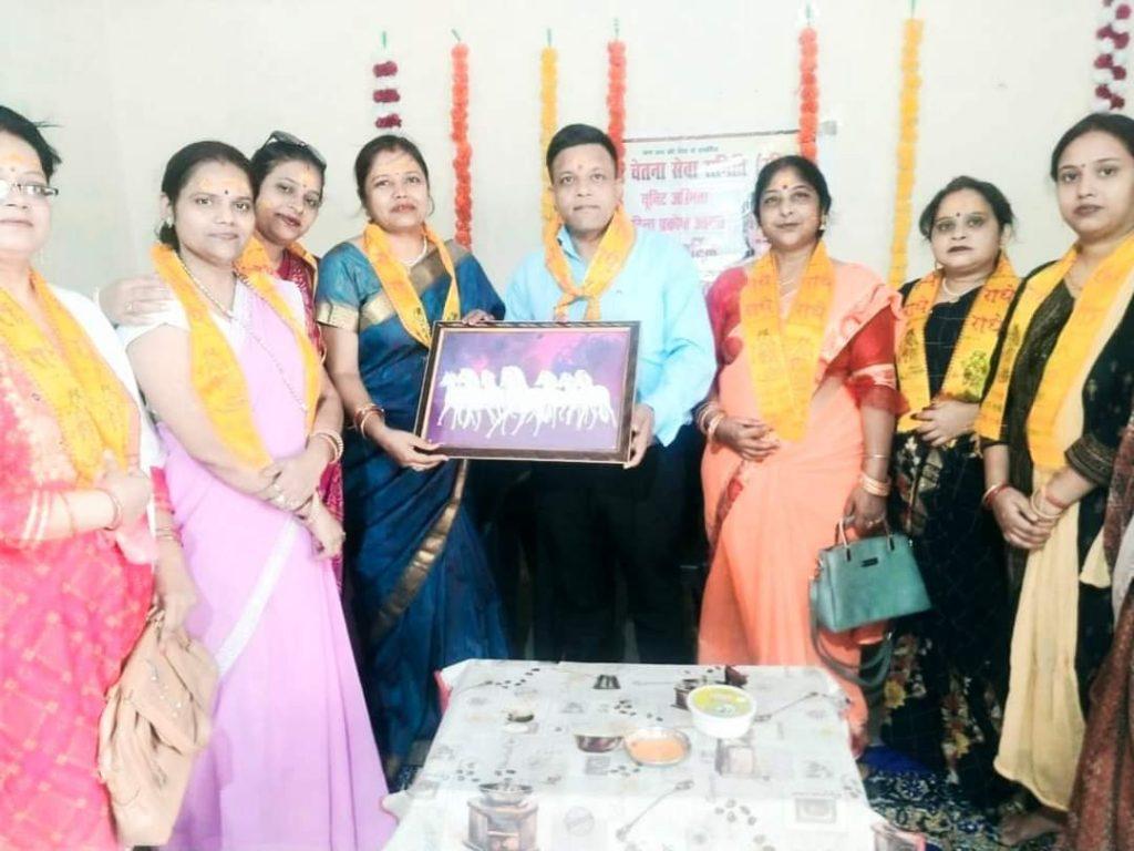 आगरा16जून*राष्ट्रीय चेतना सेवा समिति के राष्ट्रीय अध्यक्ष मनीष गुप्ता का संगीता गर्ग ने आगरा में किया भव्य अभिनंदन