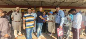 पंजाब 31 अक्टूबर *विधायक संदीप जाखड़ ने समाजसेवी विपन शर्मा के सहयोग से 12 दिव्यांगों को बांटे रेलवे पास