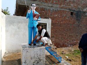 औरैया26नवम्बर*भारतीय संविधान रचयिता डॉ भीम राव अम्बेडकर प्रतिमा पर माल्यर्पण कर मनाया सम्बिधान दिवस