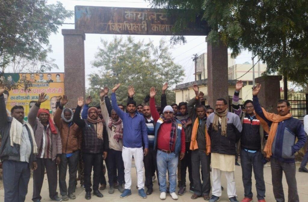 कौशाम्बी02जनवरी2023*किसानो की समस्याओं को लेकर सड़क पर उतरे सकिपा कार्यकर्ता*