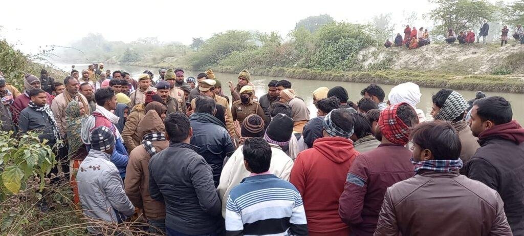 रायबरेली 04 जनवरी*घरेलू कलह से आजिज होकर महिला ने मासूम बच्चियों के साथ नहर में लगाई छलांग, रायबरेली 04 जनवरी*घरेलू कलह से आजिज होकर महिला ने मासूम बच्चियों के साथ नहर में लगाई छलांग,