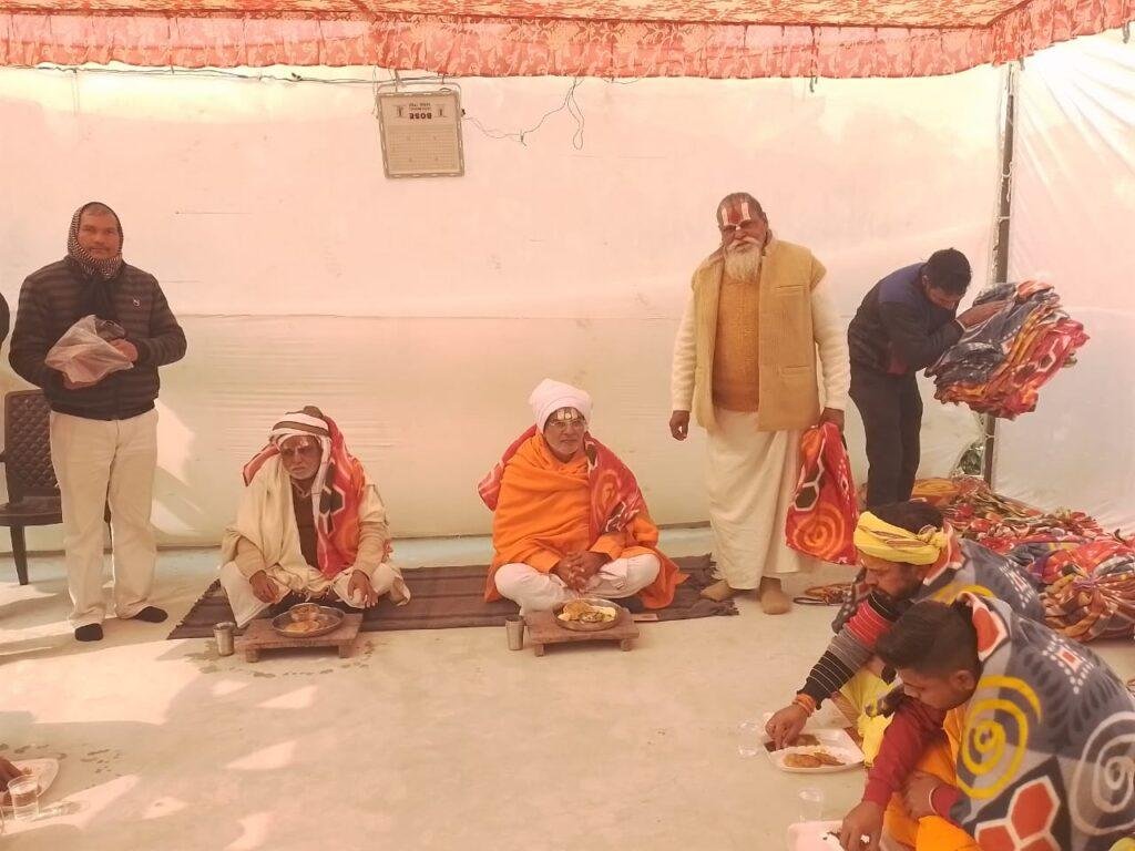 रायबरेली 04 जनवरी *खरहरा धाम के भंडारे में श्रद्धालुओं ने छका प्रसाद रायबरेली 04 जनवरी *खरहरा धाम के भंडारे में श्रद्धालुओं ने छका प्रसाद