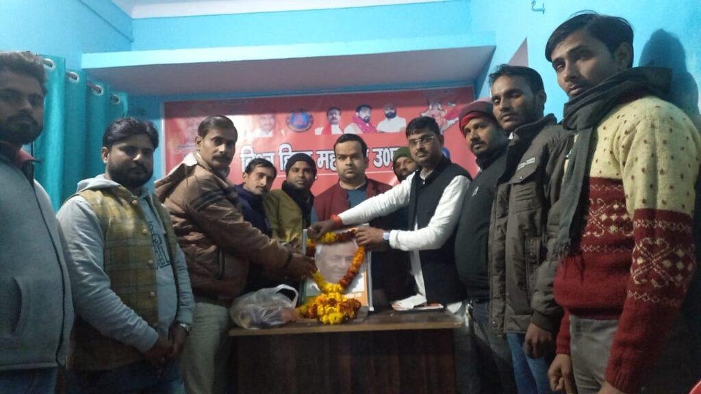 एटा05जनवरी2023*विश्व हिंदू महासंघ उत्तर प्रदेश द्वारा उत्तर प्रदेश के पूर्व मुख्यमंत्री एवं पूर्व राज्यपाल स्वर्गीय कल्याण सिंह की मनाई जन्म जयंती, एटा05जनवरी2023*विश्व हिंदू महासंघ उत्तर प्रदेश द्वारा उत्तर प्रदेश के पूर्व मुख्यमंत्री एवं पूर्व राज्यपाल स्वर्गीय कल्याण सिंह की मनाई जन्म जयंती,