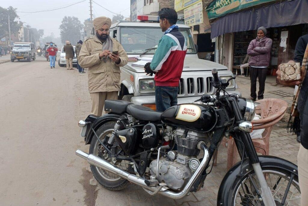 पंजाब 06 जनवरी *पटाखे बजाने वाले बुलेट मोटरसाईकिल बंद किए पंजाब 06 जनवरी *पटाखे बजाने वाले बुलेट मोटरसाईकिल बंद किए