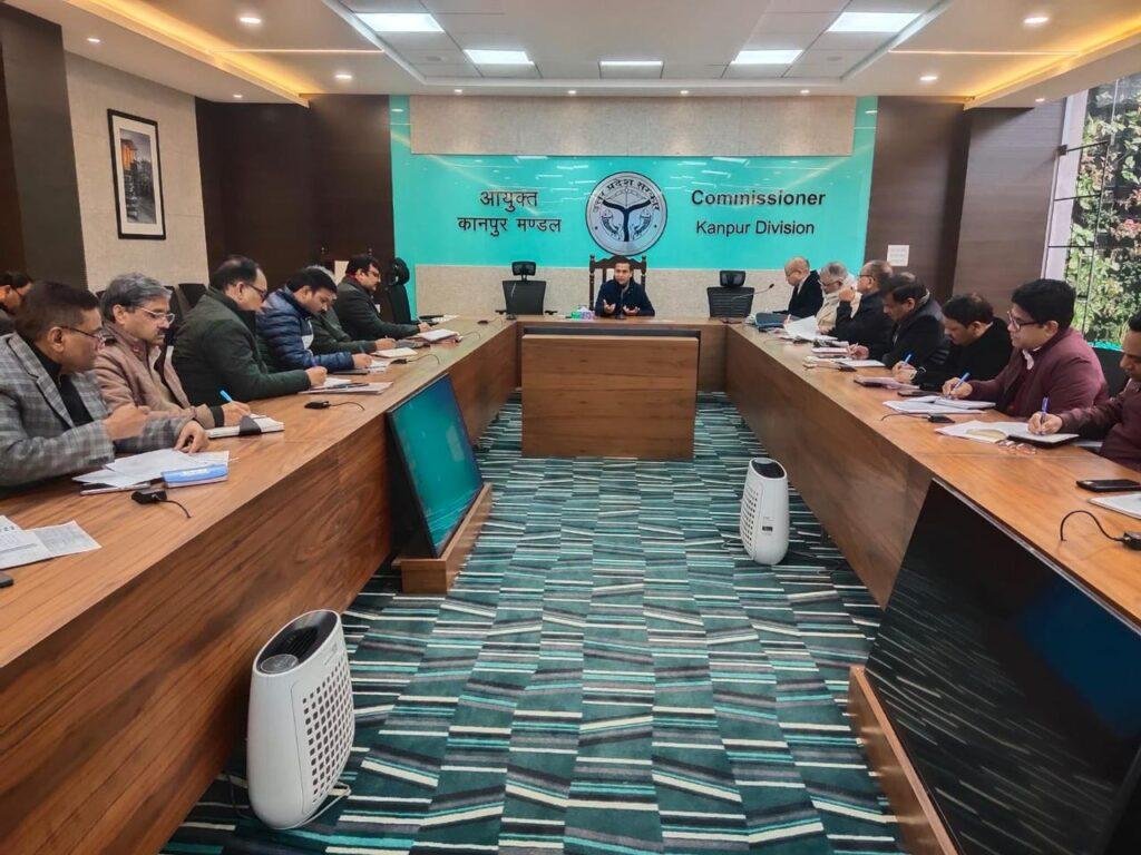कानपुर09जनवरी2023*शासन द्वारा दिये गए गड्ढा मुक्त सड़को के निर्देशों के क्रम में मण्डलीय समिति की बैठक हुई कानपुर09जनवरी2023*शासन द्वारा दिये गए गड्ढा मुक्त सड़को के निर्देशों के क्रम में मण्डलीय समिति की बैठक हुई