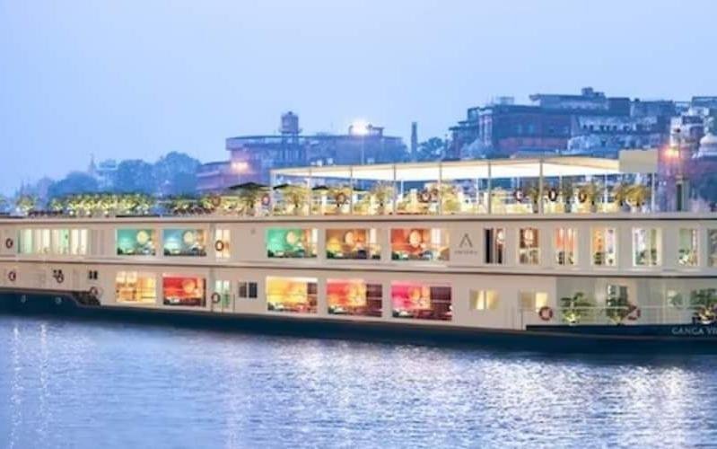 बाराणसी13जनवरी*PM मोदी ने दुनिया में सबसे लंबा जलमार्ग तय करने वाले 'गंगा विलास' क्रूज़ को दिखाई हरी झंडी बाराणसी13जनवरी*PM मोदी ने दुनिया में सबसे लंबा जलमार्ग तय करने वाले 'गंगा विलास' क्रूज़ को दिखाई हरी झंडी