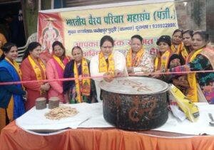 मेरठ14जनवरी2023*संक्रांति पर बड़ौत नेहरू रोड पर खिचड़ी के भंडारे का आयोजन किया गया।