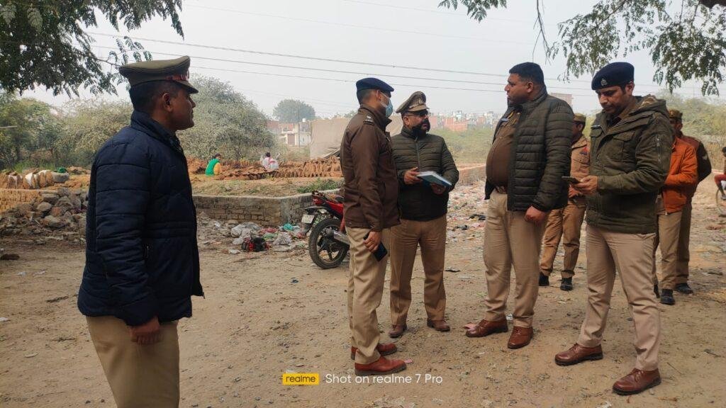 कानपुर14जनवरी*थाना पनकी गंगागंज भाग - 1 युवक की सिर कुचलकर की हत्या परिजनों ने दोस्तों पर हत्या की जताई आशंका कानपुर14जनवरी*थाना पनकी गंगागंज भाग - 1 युवक की सिर कुचलकर की हत्या परिजनों ने दोस्तों पर हत्या की जताई आशंका