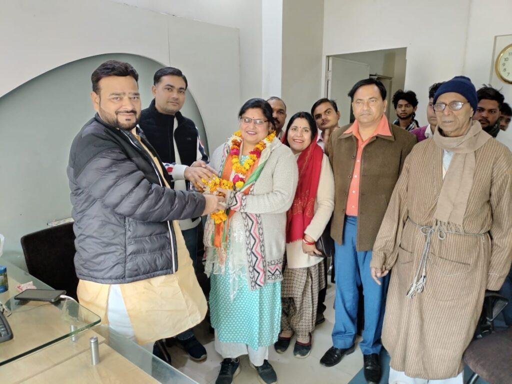 कासगंज16जनवरी23*आज कांग्रेस पार्टी की एक प्रेस कॉन्फ्रेंस गांधी मूर्ति नदरई गेट पर पूर्व जिलाध्यक्ष मनोज पांडेय की आफिस पर सम्पन्न हुई।