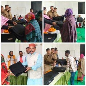 कौशाम्बी15जनवरी2023*पिता की पुण्यतिथि पर समाजसेवी ने बांटे कम्बल*_