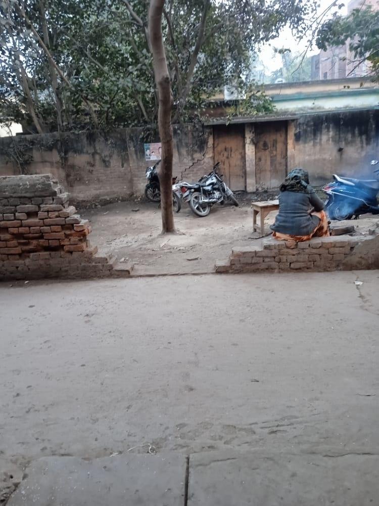 कानपुर16जनवरी2023*कई सालो से टूटी पड़ी ब्लाक की दीवार लोगो ने रास्ता बनाया कानपुर16जनवरी2023*कई सालो से टूटी पड़ी ब्लाक की दीवार लोगो ने रास्ता बनाया