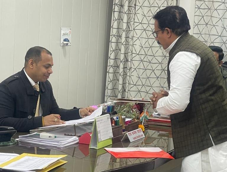 मेरठ18जनवरी2023*बड़ौत में निर्माणाधीन फ्लाईओवर की सुस्त गति व शहरवासियों की समस्या समाधान के लिए ज्ञापन दिया।