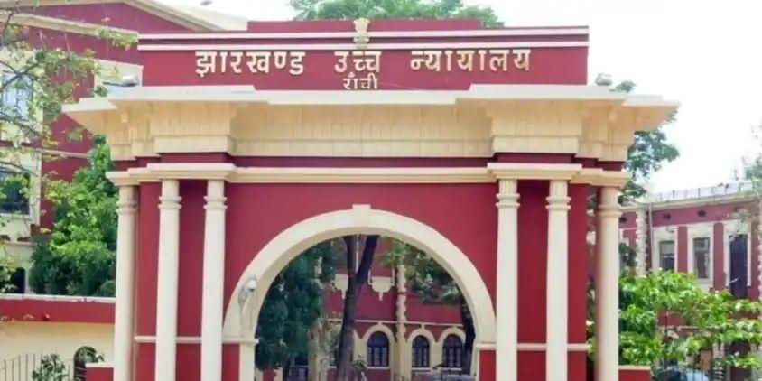 राँची19जनवरी23*20 साल से दैनिक वेतन पर काम कर रहे कर्मचारियों की सेवा नियमित करने का हाईकोर्ट ने दिया निर्देश*