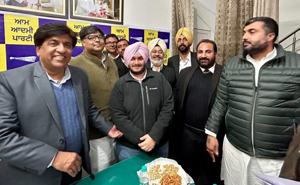 पंजाब 20 जनवरी *सीनियर एडवोकेट हरप्रीत सिंह ने रेवेन्यु मंत्री से मुलाकात कर अबोहर की समस्याओं से अवगत करवाया पंजाब 20 जनवरी *सीनियर एडवोकेट हरप्रीत सिंह ने रेवेन्यु मंत्री से मुलाकात कर अबोहर की समस्याओं से अवगत करवाया