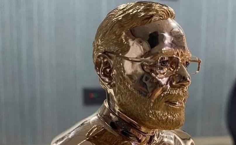 रोहतास20जनवरी*सूरत के जौहरी ने बनाई पीएम नरेंद्र मोदी की सोने की मूर्ति, वजन 156 ग्राम, बताई यह वजह रोहतास20जनवरी*सूरत के जौहरी ने बनाई पीएम नरेंद्र मोदी की सोने की मूर्ति, वजन 156 ग्राम, बताई यह वजह