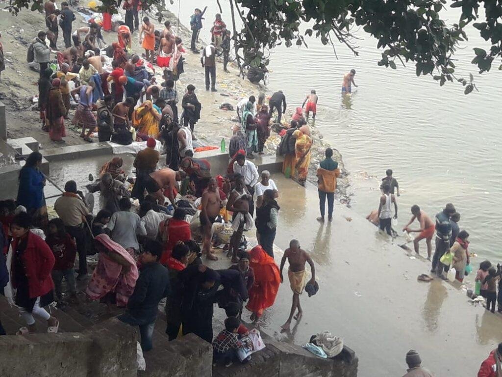 कौशाम्बी21जनवरी*मौनी अमावस्या के पावन पर्व में श्रद्धालुओ ने गंगा नदी में लगायी डुबकी* कौशाम्बी21जनवरी*मौनी अमावस्या के पावन पर्व में श्रद्धालुओ ने गंगा नदी में लगायी डुबकी*