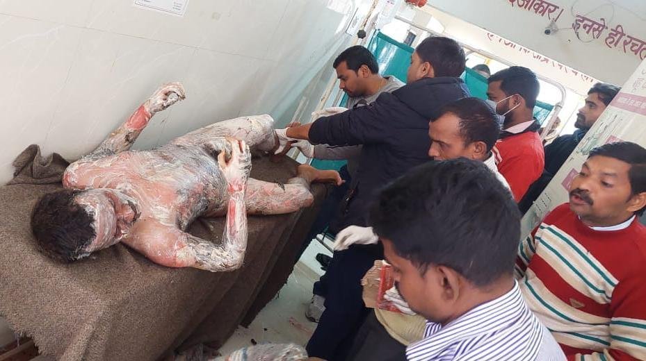 बाराबंकी21जनवरी*कानूनगो के सहायक ने दबंग तहसीलदार के धमकी से छूब्द होकर तहसील परिसर में आत्महत्या की कोशिश की* बाराबंकी21जनवरी*कानूनगो के सहायक ने दबंग तहसीलदार के धमकी से छूब्द होकर तहसील परिसर में आत्महत्या की कोशिश की*