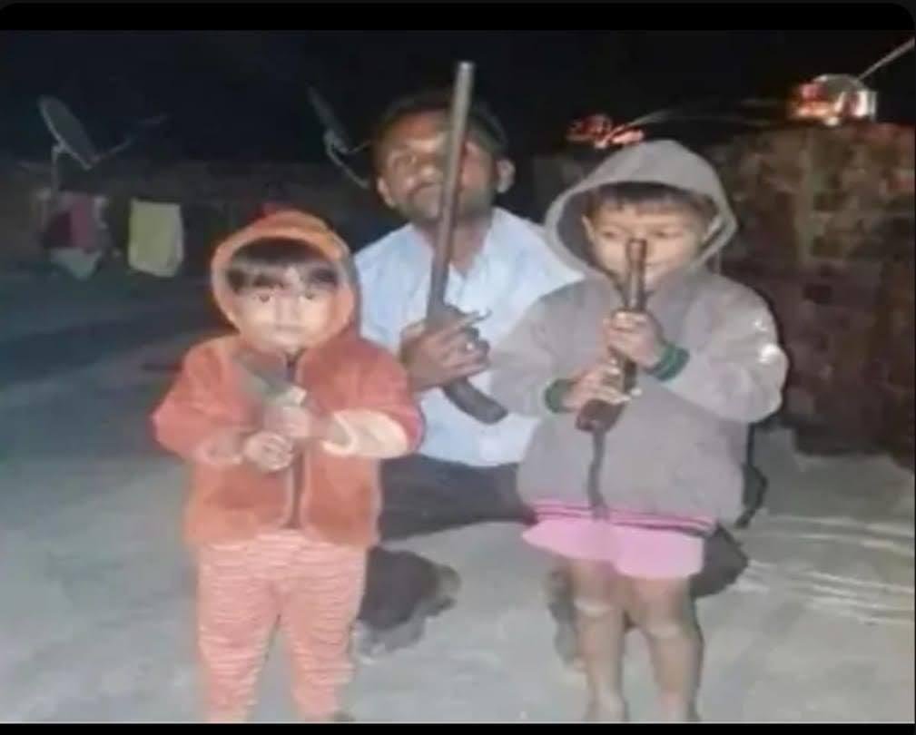 कौशाम्बी22जनवरी*छोटे-छोटे नाबालिग अबोध बच्चों को खूंखार बनाने की दी जा रही है ट्रेनिंग* कौशाम्बी22जनवरी*छोटे-छोटे नाबालिग अबोध बच्चों को खूंखार बनाने की दी जा रही है ट्रेनिंग*