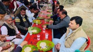 बाराबंकी23जनवरी*खिचड़ी भोज का हुआ आयोजन, खिचड़ी भोज सामाजिक भाईचारा का प्रतीक :: चौधरी अदनान* बाराबंकी23जनवरी*खिचड़ी भोज का हुआ आयोजन, खिचड़ी भोज सामाजिक भाईचारा का प्रतीक :: चौधरी अदनान*