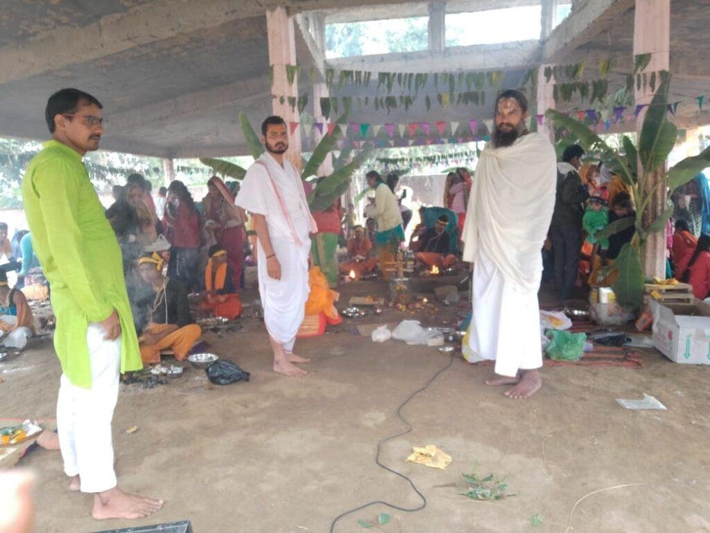 चित्रकूट26जनवरी*प्रसिद्ध हनुमान जी आश्रम नांदी में 51 बालकों का हुआ यज्ञों पवित् संस्कार--महंत महेंद्र दास जी।