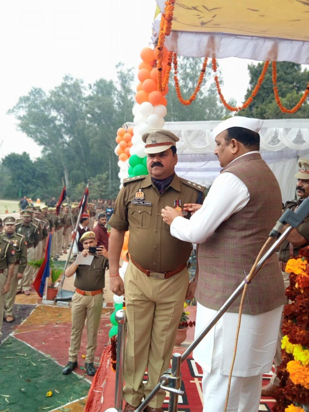 औरैया26जनवरी*पुलिस उपाधीक्षक के पद पर रायबरेली में तैनात दिबियापुर के इंद्रपाल सिंह को मेडल पहनाकर किया गया सम्मानित* औरैया26जनवरी*पुलिस उपाधीक्षक के पद पर रायबरेली में तैनात दिबियापुर के इंद्रपाल सिंह को मेडल पहनाकर किया गया सम्मानित*