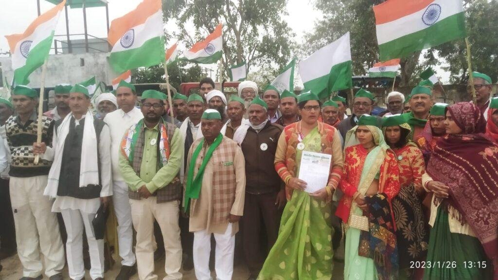 औरैया26जनवरी*गणतंत्र दिवस पर किसानों ने ट्रैक्टर रैली से निकाली तिरंगा यात्रा* औरैया26जनवरी*गणतंत्र दिवस पर किसानों ने ट्रैक्टर रैली से निकाली तिरंगा यात्रा*