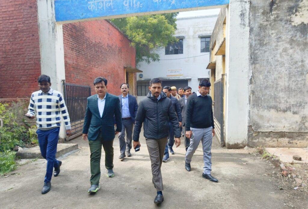 कानपुर27जनवरी*विधान परिषद ,कानपुर खंड स्नातक एवं शिक्षक निर्वाचन, 2023 को सकुशल संपादित कराने हेतु कराए जा रहे प्रशिक्षण कार्यक्रम का निरीक्षण किया गया। कानपुर27जनवरी*विधान परिषद ,कानपुर खंड स्नातक एवं शिक्षक निर्वाचन, 2023 को सकुशल संपादित कराने हेतु कराए जा रहे प्रशिक्षण कार्यक्रम का निरीक्षण किया गया।
