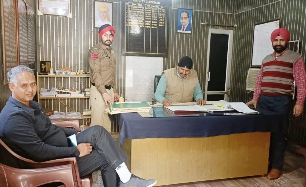 फाजिल्का पंजाब28जनवरी*डीएसपी गुरमीत सिंह क्राईम एंड वूमैन एडीशनल चार्ज अबोहर ने नगर थाना 2 का निरीक्षण किया फाजिल्का पंजाब28जनवरी*डीएसपी गुरमीत सिंह क्राईम एंड वूमैन एडीशनल चार्ज अबोहर ने नगर थाना 2 का निरीक्षण किया