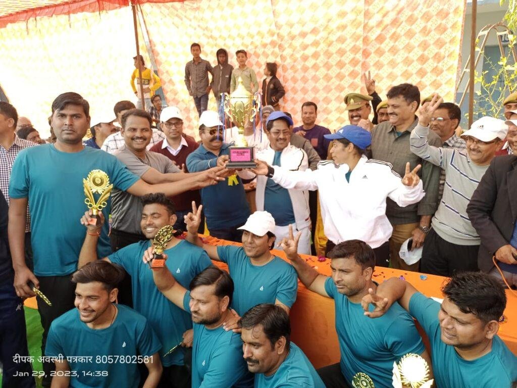 औरैया 29 जनवरी *जिलाधिकारी एकादश और पत्रकार एकादश के बीच मैत्री मैच का आयोजन*