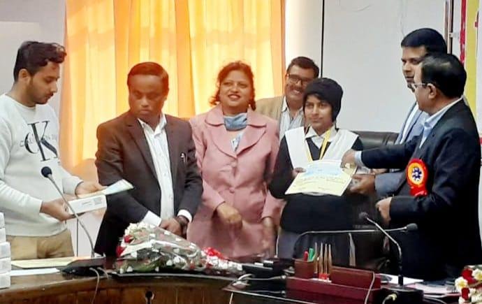 बागपत29जनवरी*प्रिया के सम्मानित होने पर गांववासियों ने दी बधाई ओर कहा कि प्रिया है गांव का गौरव