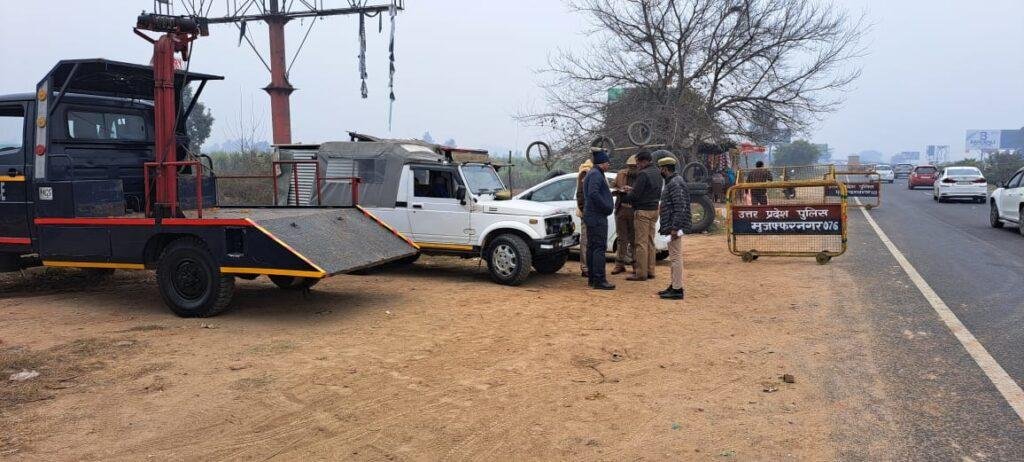 मुजफ्फरनगर29जनवरी*यातयात प्रभारी निरीक्षक रूप किशोर शर्मा व टीएसआई बी के त्यागी यातायात के नियमों के प्रति जागरूक कर रहें मुजफ्फरनगर29जनवरी*यातयात प्रभारी निरीक्षक रूप किशोर शर्मा व टीएसआई बी के त्यागी यातायात के नियमों के प्रति जागरूक कर रहें