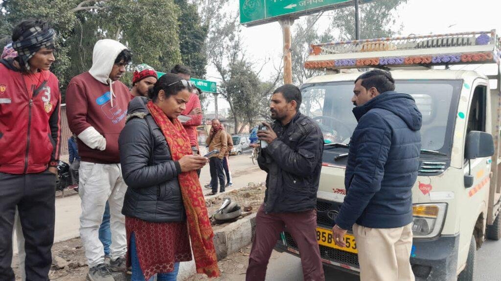 औरैया31जनवरी*सहायक संभागीय परिवहन अधिकारी रेहाना बानो ने शहरी क्षेत्र में बिना हेलमेट चल रहे दोपहिया वाहनों के चालान किए , औरैया31जनवरी*सहायक संभागीय परिवहन अधिकारी रेहाना बानो ने शहरी क्षेत्र में बिना हेलमेट चल रहे दोपहिया वाहनों के चालान किए ,