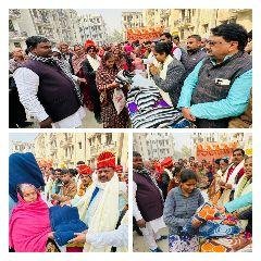 नोएडा08जनवरी2023*कांग्रेसी नेता ने माँ की पुण्यतिथि पर किया भोजन और कम्बल का बितरण। नोएडा08जनवरी2023*कांग्रेसी नेता ने माँ की पुण्यतिथि पर किया भोजन और कम्बल का बितरण।