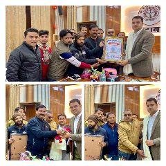 इटावा14जनवरी*बेहतर प्रशासनिक व्यवस्था को लेकर जिलाधिकारी इटावा अवनीश राय को किया गया सम्मानित इटावा14जनवरी*बेहतर प्रशासनिक व्यवस्था को लेकर जिलाधिकारी इटावा अवनीश राय को किया गया सम्मानित