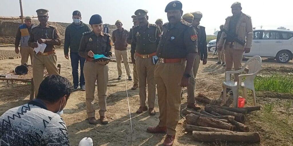 कानपुर देहात20जनवरी* पुलिस अधीक्षक ने भोगनीपुर क्षेत्र के उमरिया गांव स्थित ईट भट्टे पर पहुंचकर घटना स्थल का किया निरीक्षण ..