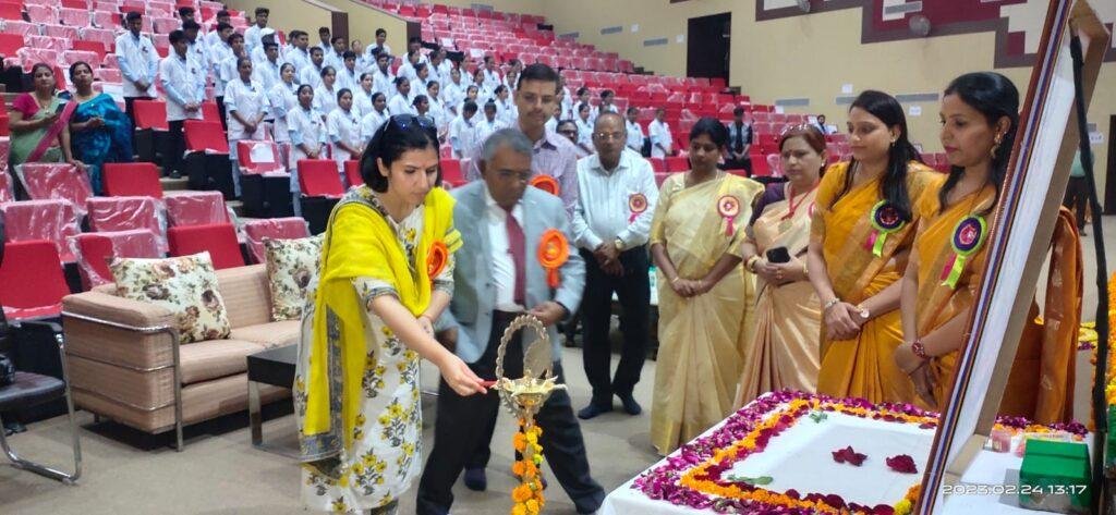 जालौन24फरवरी*ऑडिटोरियम भवन में नव प्रवेशित नर्सिंग छात्र छात्राओ के शपथ ग्रहण समारोह कार्यक्रम आयोजित किया गया। जालौन24फरवरी*ऑडिटोरियम भवन में नव प्रवेशित नर्सिंग छात्र छात्राओ के शपथ ग्रहण समारोह कार्यक्रम आयोजित किया गया।