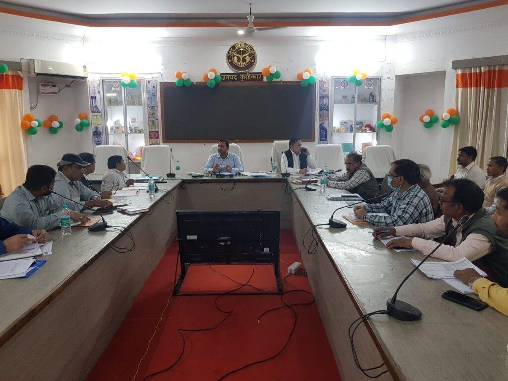 कुशीनगर24फरवरी*जिलाधिकारी ने लम्बित प्रोजेक्ट को शीघ्र पूर्ण करने के दिये निर्देश। कुशीनगर24फरवरी*जिलाधिकारी ने लम्बित प्रोजेक्ट को शीघ्र पूर्ण करने के दिये निर्देश।