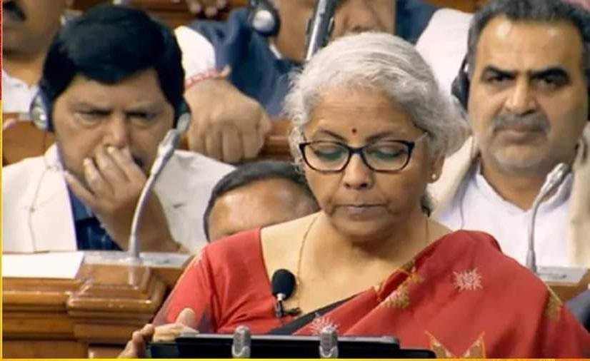 भारत02फरवरी*विनिवेश के जरिये 51,000 करोड़ रुपये जुटाने का लक्ष्य, 39,000 से अधिक प्रक्रियाएं कीं खत्म