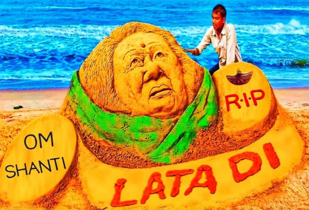 भागलपुर06फरवरी*बिहार के सैंड आर्टिस्ट मधुरेंद्र ने स्वर कोकिला की तस्वीर उकेर दी श्रद्धांजलि