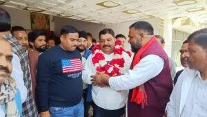 बाराबंकी08फरवरी*गोप को समाजवादी पार्टी का राष्ट्रीय सचिव बनाए जाने पर सपा कार्यकर्ताओं ने माला पहना कर स्वागत किया*