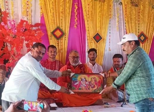 इटावा09फरवरी2023*परशुराम सेवा समिति ने बिरारी आश्रम पर किया संतो का सम्मान*