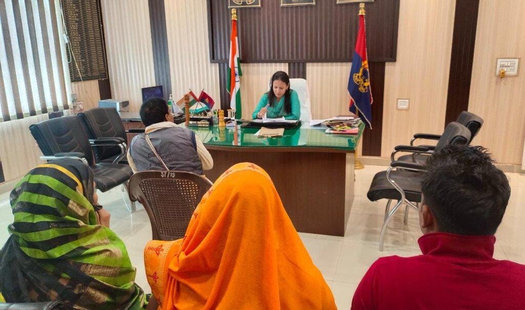 चित्रकूट 10फरवरी*पुलिस अधीक्षक ने पुलिस कार्यालय में की जनसुनवाई, शिकायतों के त्वरित निस्तारण हेतु सम्बन्धित को दिए निर्देश।