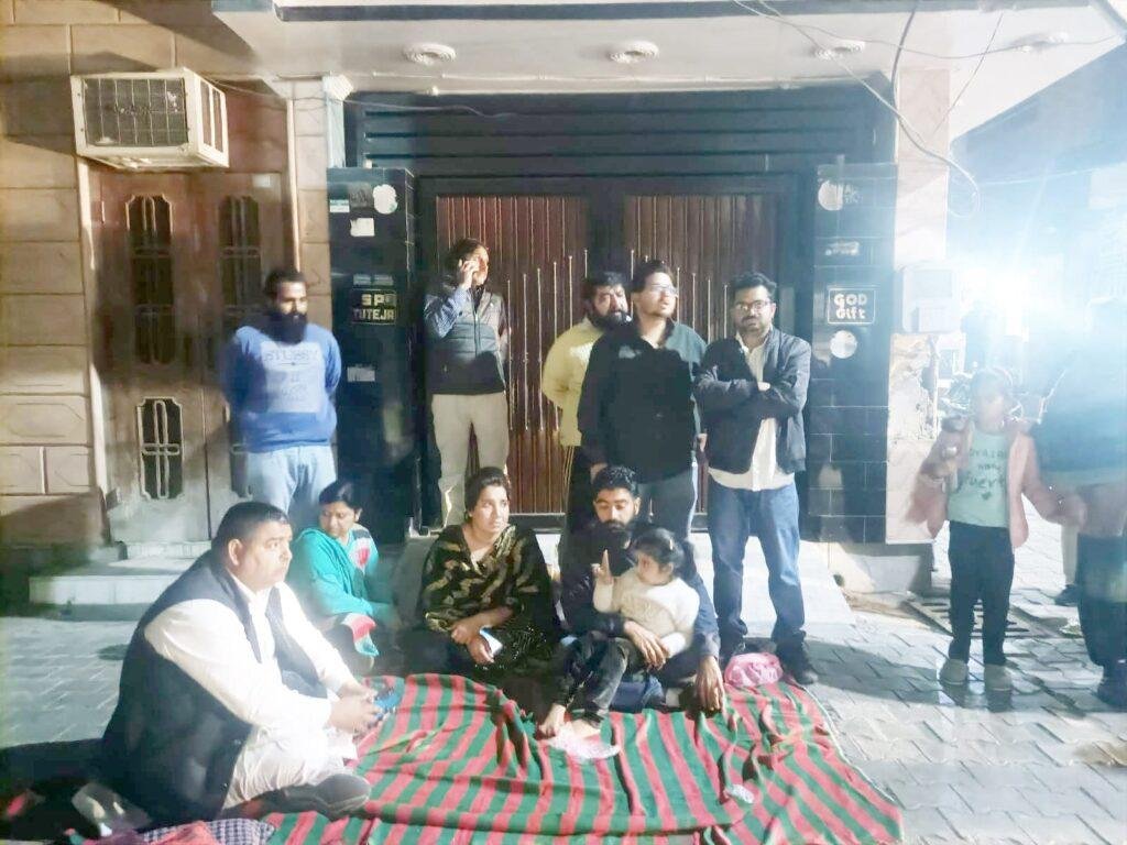 पंजाब 11 फरवरी *बेटा-बहू व पौती ने घर के बाहर लगाया धरना हमें घर में रहने दिया जाये : बलदेव टुटेजा