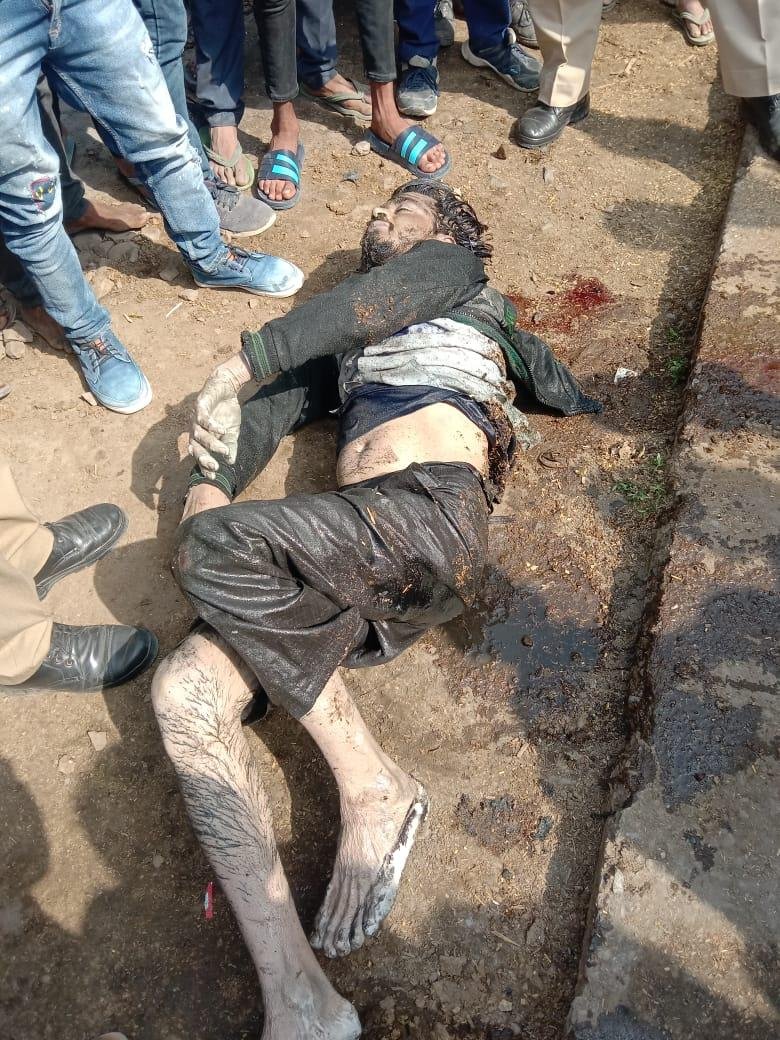 मथुरा थाना जमुनापार में शव मिलने से फैली सनसनी मथुरा थाना जमुनापार में शव मिलने से फैली सनसनी