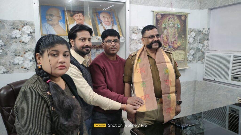 कानपुर13फरवरी*थाना पनकी के पुलिस कर्मी ने दिखाई मानवता और साहस। कानपुर13फरवरी*थाना पनकी के पुलिस कर्मी ने दिखाई मानवता और साहस।