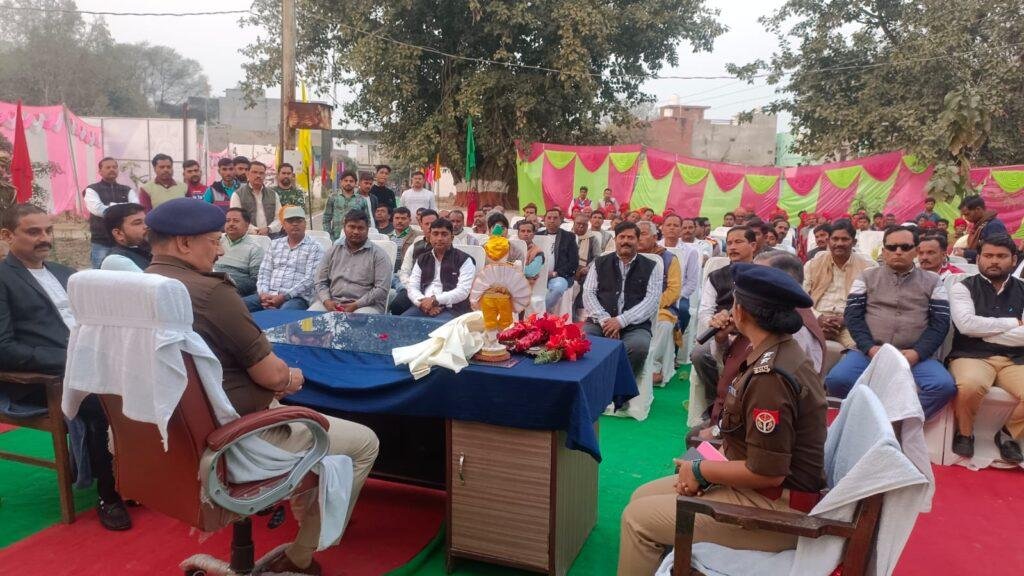 हरदोई15फरवरी*पुलिस अधीक्षक ने क्षेत्र के गणमान्य नागरिकों व वॉलिंटियर्स के साथ कोतवाली पिहानी मे की बैठक हरदोई15फरवरी*पुलिस अधीक्षक ने क्षेत्र के गणमान्य नागरिकों व वॉलिंटियर्स के साथ कोतवाली पिहानी मे की बैठक