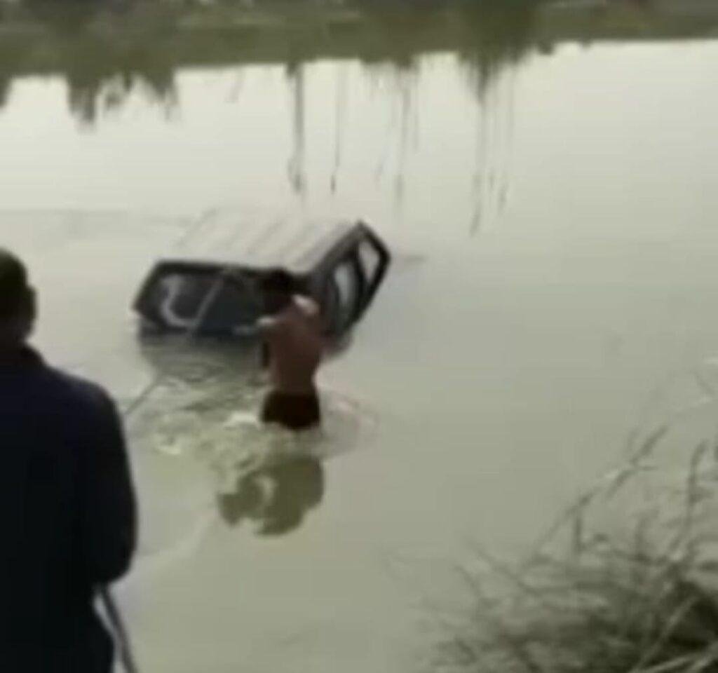 औरैया17फरवरी2023*निचली गंग नहर में अनियंत्रित होकर गिरी कार,