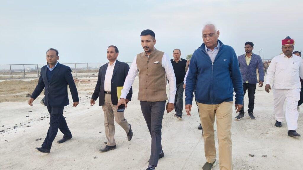 कानपुर17फरवरी*निर्माणाधीन एयरपोर्ट लिंक रोड एवं एयरपोर्ट न्यू टर्मिनल बिल्डिंग के कार्यो का स्थलीय निरीक्षण किया गया। कानपुर17फरवरी*निर्माणाधीन एयरपोर्ट लिंक रोड एवं एयरपोर्ट न्यू टर्मिनल बिल्डिंग के कार्यो का स्थलीय निरीक्षण किया गया।